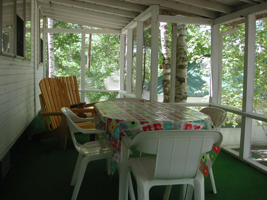 Birch Cliff Lodge On Baptiste Lake Highland Grove 객실 사진