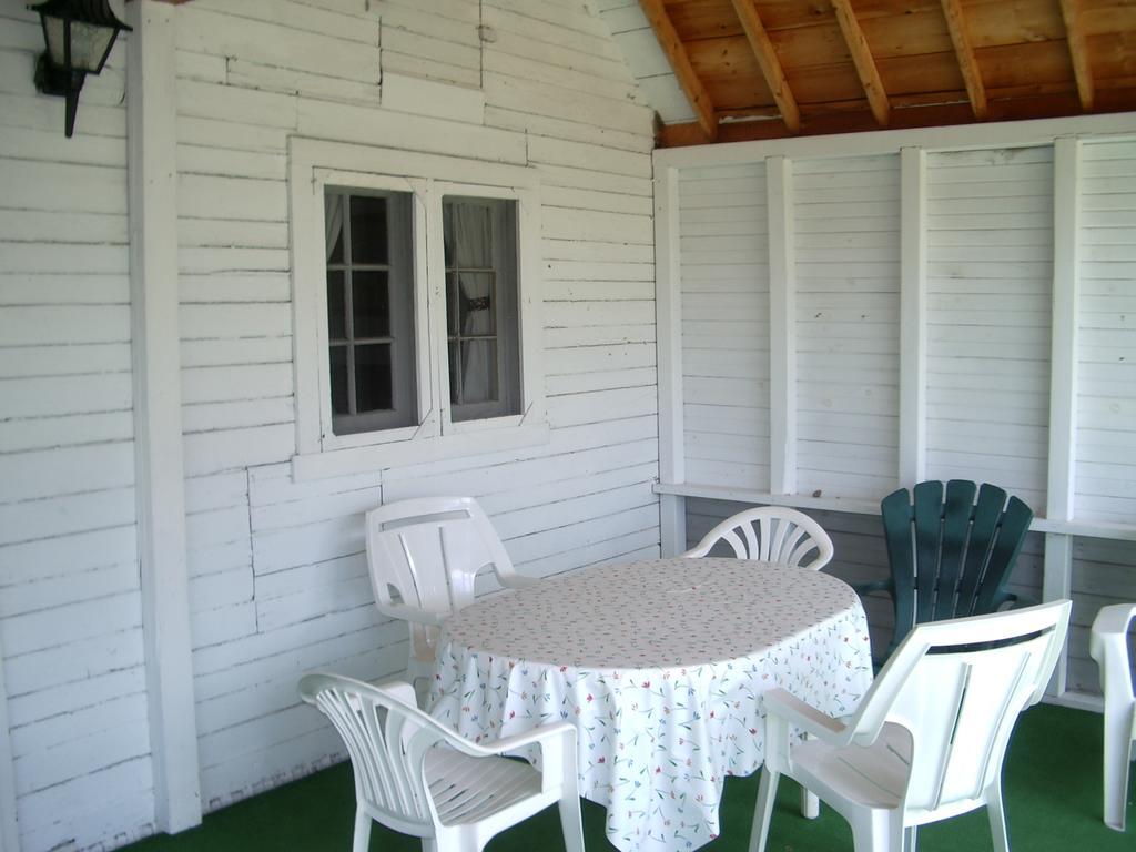 Birch Cliff Lodge On Baptiste Lake Highland Grove 객실 사진