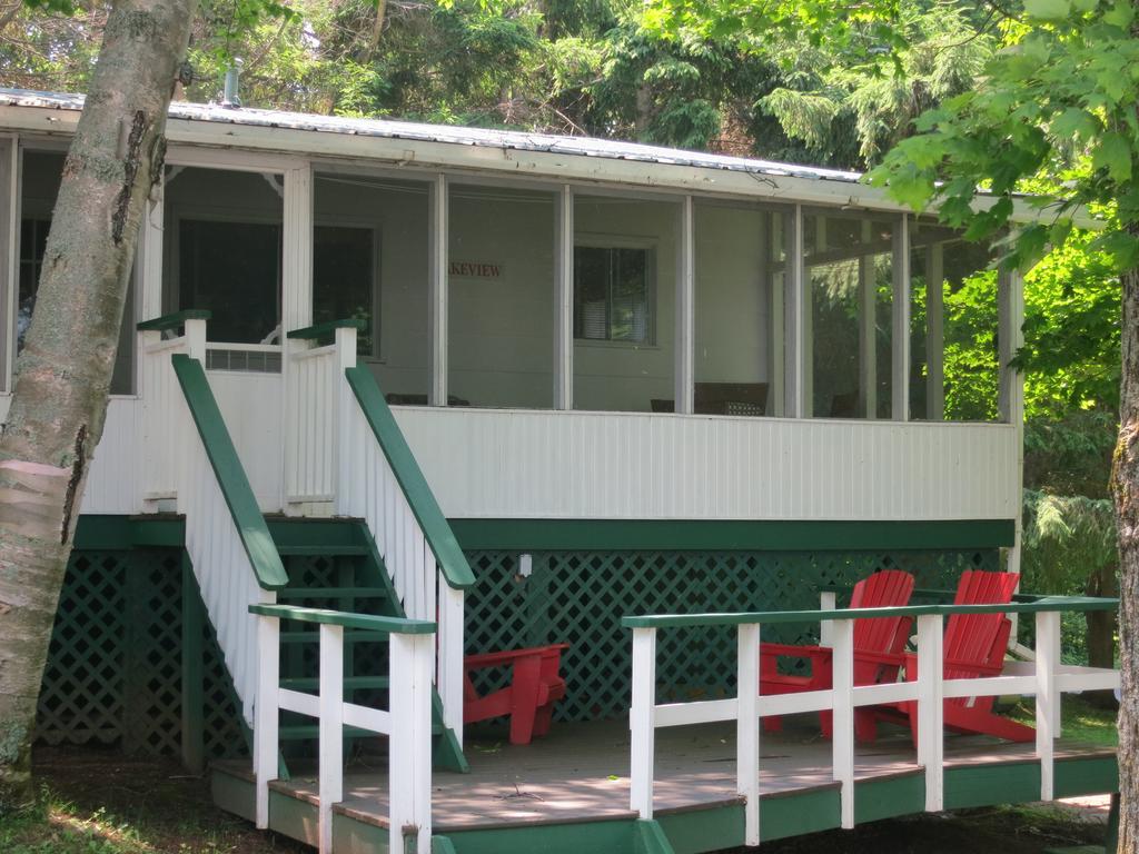 Birch Cliff Lodge On Baptiste Lake Highland Grove 객실 사진