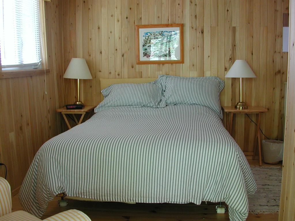Birch Cliff Lodge On Baptiste Lake Highland Grove 객실 사진