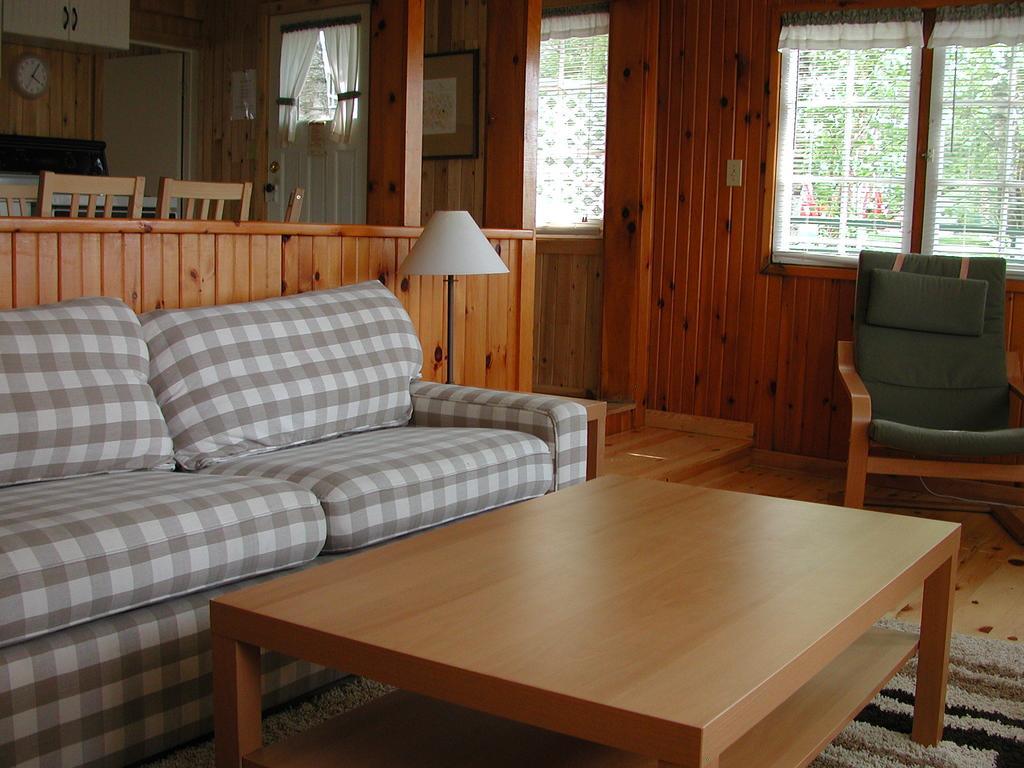 Birch Cliff Lodge On Baptiste Lake Highland Grove 객실 사진
