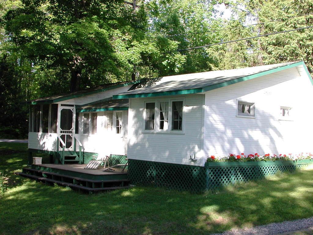 Birch Cliff Lodge On Baptiste Lake Highland Grove 객실 사진